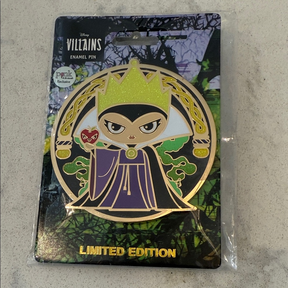 Disney Villains Enamel Pin - Green and Gold